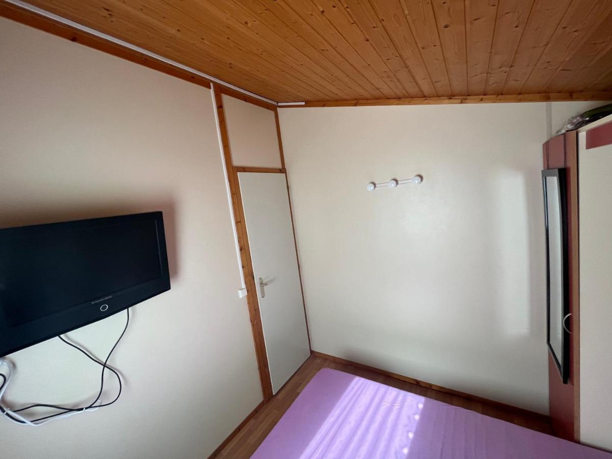 Chalet Agreable En Bord En De Mer. Le Port-des-Barques Exterior foto